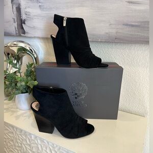 NIB Vince Camuto VC-Kentvi Black Peep-Toe Heeled Boots